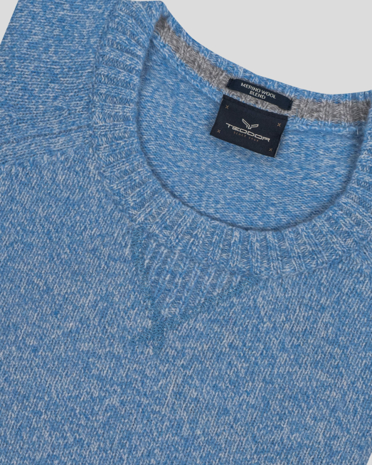 СВЕТЛО СИН МЕЛАНЖИРАН ПУЛОВЕР С ОБЛО ДЕКОЛТЕ И ЛОГО - 8