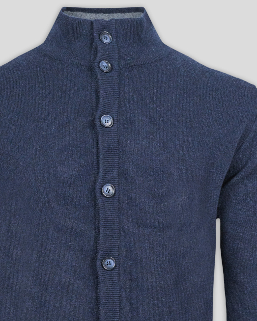 ТЪМНОСИНЯ ЖИЛЕТКА С КОПЧЕТА И КОНТРАСТНА ДЕСЕНАЦИЯ  ОТ 100% КАШМИР - 5