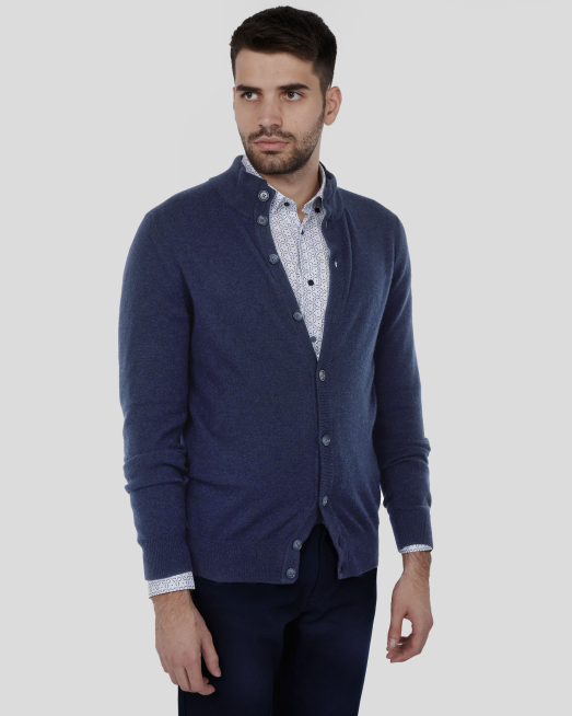 ТЪМНОСИНЯ ЖИЛЕТКА С КОПЧЕТА И КОНТРАСТНА ДЕСЕНАЦИЯ  ОТ 100% КАШМИР - 3